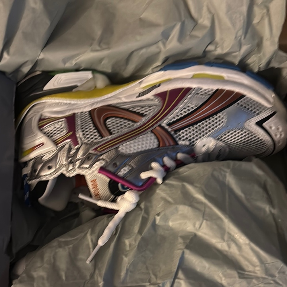 Multicolor Runner Shoes - Picture 4 of 13